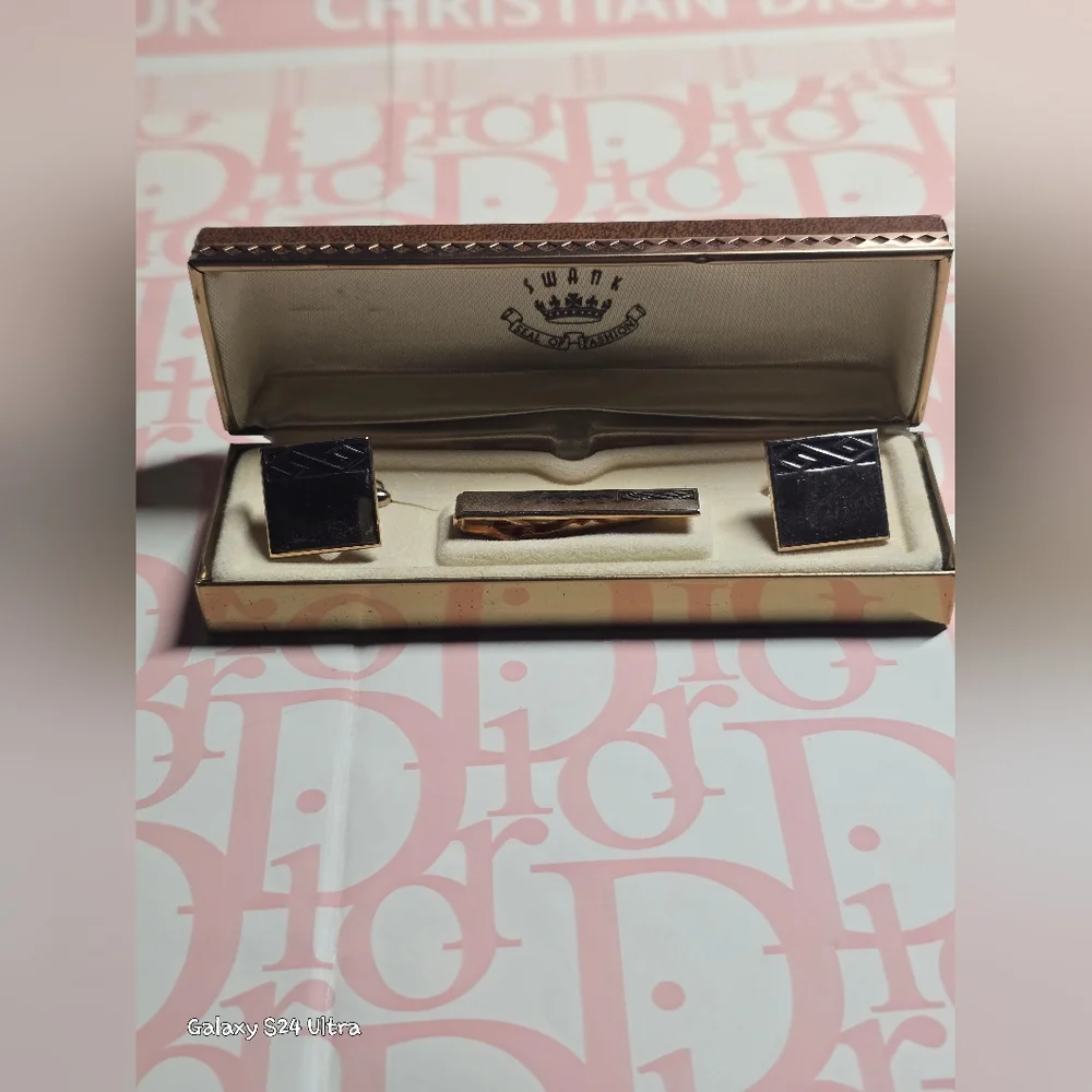 Vintage SWANK Gold Plated Men's Cufflinks Original Box GUC